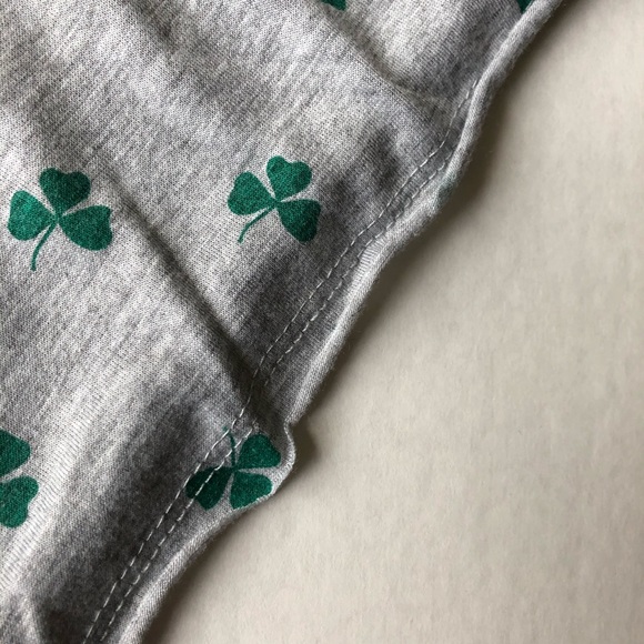 3/$10, 4/$12, 5/$14, 6/$16 Shamrock sleeveless T-shirt size L - Picture 3 of 6